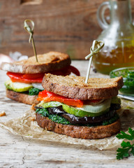 sandwich with grilled vegetables and pesto sauce