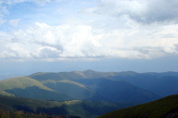 Naklejka premium cloudy weather in the Ukrainian Carpathians.