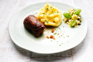 Rinderroulade gerollt mit kartoffel püree