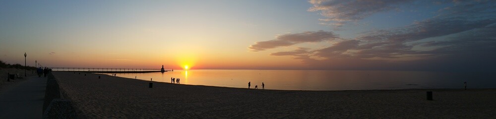 Fototapeta na wymiar Lake Michigan Sunset