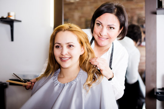 Woman consults with master in hairdress