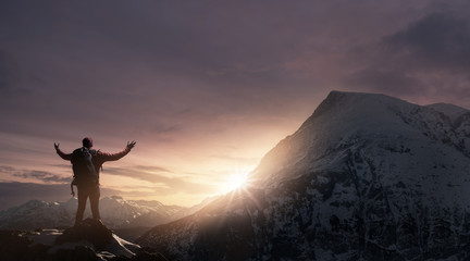 Fototapeta na wymiar Bergsteiger auf einem Gipfel