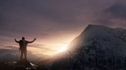 Selbstklebende Fototapete Bergsteigen Bergsteiger auf einem Gipfel