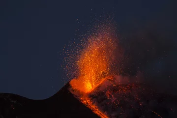 Tuinposter Uitbarsting van de vulkaan Etna in Sicilië, Italië © Wead