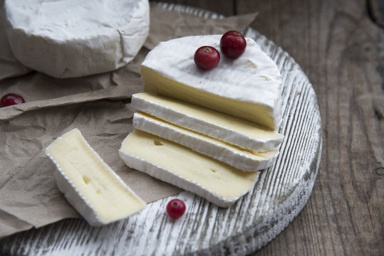 camembert cheese and cranberry 
