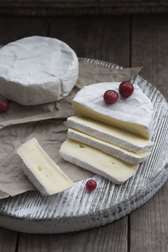 camembert cheese and cranberry 