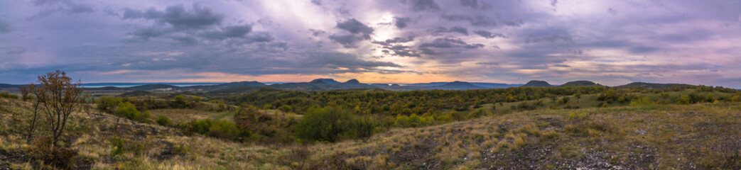 Naklejka premium Felhős naplemente