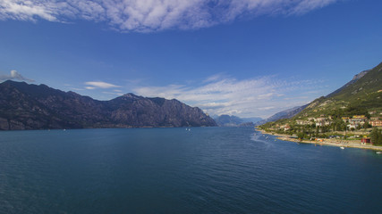 Fototapeta premium Blick von der Burg auf Malcesine am Ostufer vom Gardasee in richtung Riva del Garda und Torbole