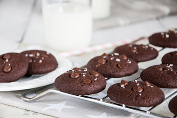 Dark chocolate cookies and milk