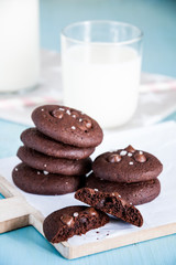 Dark chocolate cookies and milk