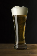 Bicchiere di Birra con goccioline di condensa