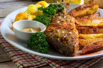 crispy fish with potatoes chips