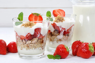 Erdbeerjoghurt Erdbeer Joghurt Jogurt Erdbeeren Glas Früchte Müsli Frühstück