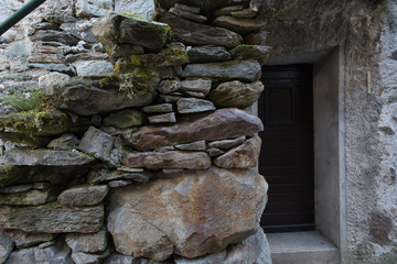 Altes norditalienisches Bergdorf