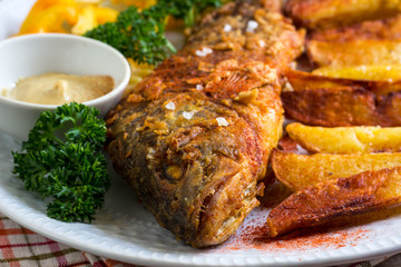 crispy fish with potatoes chips