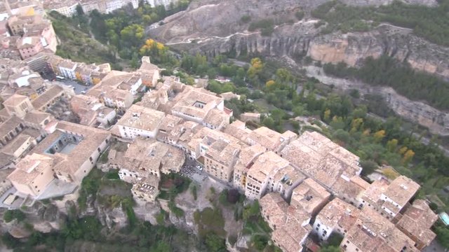 Cuenca a vista de pájaro. Video aéreo en Cuenca ( Castilla La Mancha)