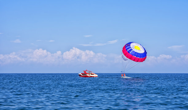 Parasiliors take off. The active and extreme form of relaxation. Kemer, Turkey