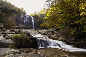 Fototapeta na wymiar Waterfall in autumn