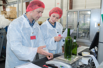 Quality control operative weighing empty bottle