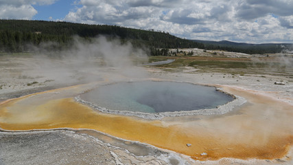 Crested pool, Parque Nacional de Yellowstone, USA