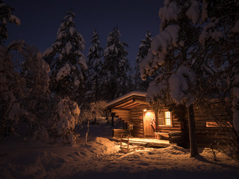 Cabin in the snow © Carl