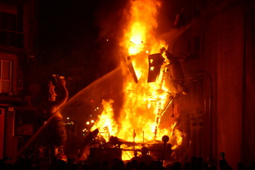 Fallas de Valencia, España. Quema de hogueras en fiestas declaradas de interes turistico...