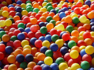 Dużo kolorowych kulek