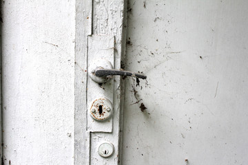 Stare białe drzwi, pajęczyna