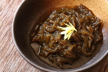 もずく酢　Mozuku seaweed with vinegar