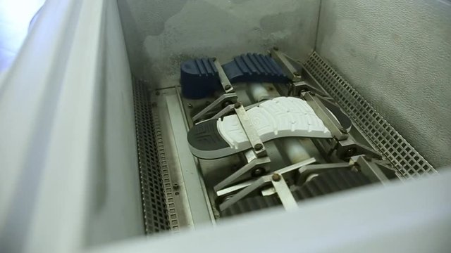 Slow motion of the machine makes testing of the soles.