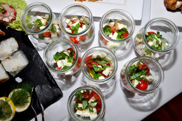 Kirschtomaten & Mozzarella mit Basilikum im Glas, Vorspeise