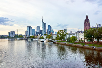 Fototapeta premium FRANKFURT AM MAIN, GERMANY - SEPTEMBER 20, 2015: View of Frankfurt am Main skyline