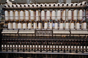 織物工場の織機