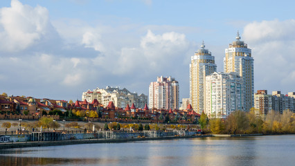 Fototapeta na wymiar Quay of the Dnieper Bay in Kiev