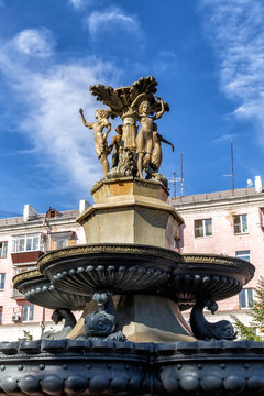 Fountain Dancing grace on the square named after Yaroslavl