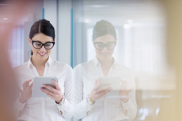 Obraz premium Business Woman Using Digital Tablet in front of startup Office