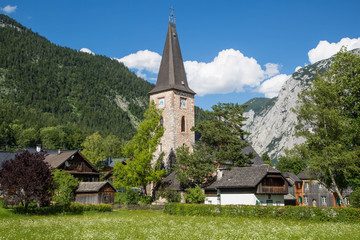 Fototapeta na wymiar Der idyllische Ort Altaussee in den Alpen