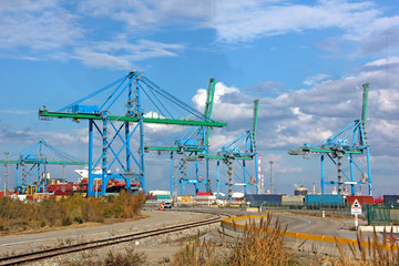 Fototapeta na wymiar sur le port industriel