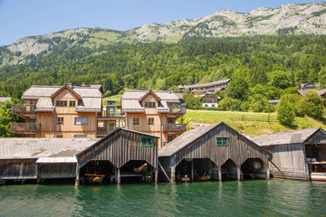 Bootshäuser in den Seen im Salzkammergut in Österreich