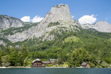 Grundlsee in der Steiermark mit dem markanten Backenstein