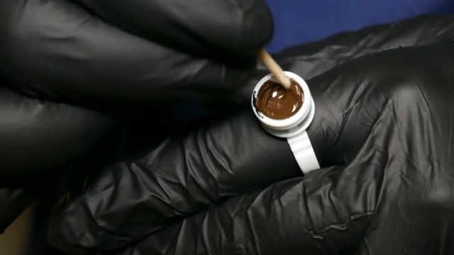 Close-up mixing of the pigments