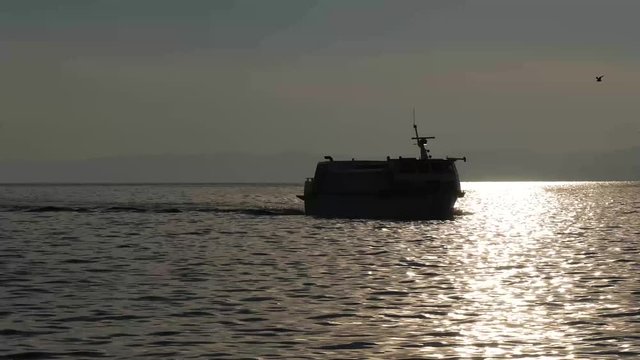 Battello al tramonto sul lago di Garda