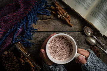 Papier Peint photo Chocolat Chocolat chaud d& 39 hiver sur fond rustique