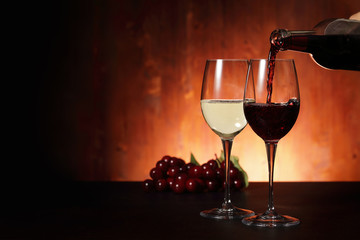 ワイン　Red and white wine image