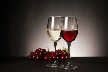 ワイン　Red and white wine image