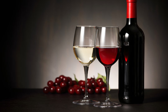 ワイン　Red and white wine image