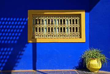 bunte Hausfront in Marrakesch