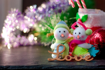 Pair of christmas snowmans with word Love near them.