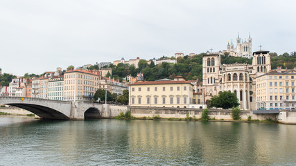 Naklejka premium Vieux-Lyon, colorful houses and footbridge in the center, on the river Saone 