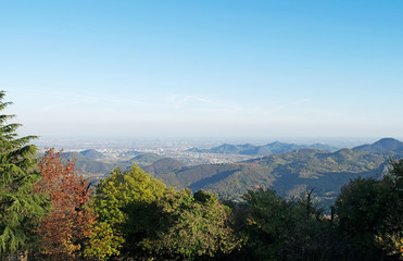 Fototapeta premium Panorama of the Euganean Hills,Italy,05 November 2017,view from the mountain Madonna on the panorama of the Euganean hills,the beginning of November,in the distance a bluish haze of fog